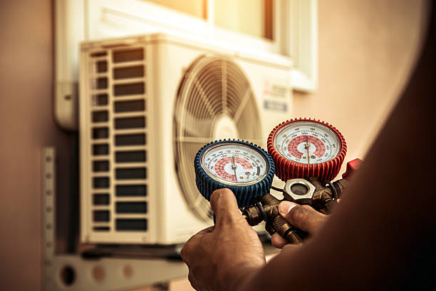 Professional Hvac Repair technician working in Tiline, KY